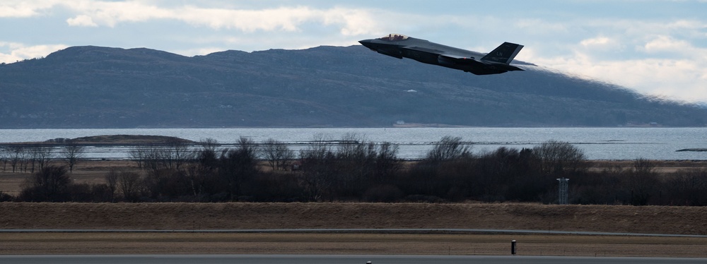 48 FW keeps operations hot at Cold Response