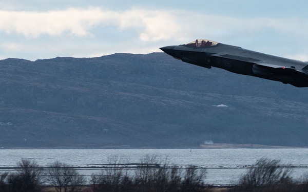 48 FW keeps operations hot at Cold Response