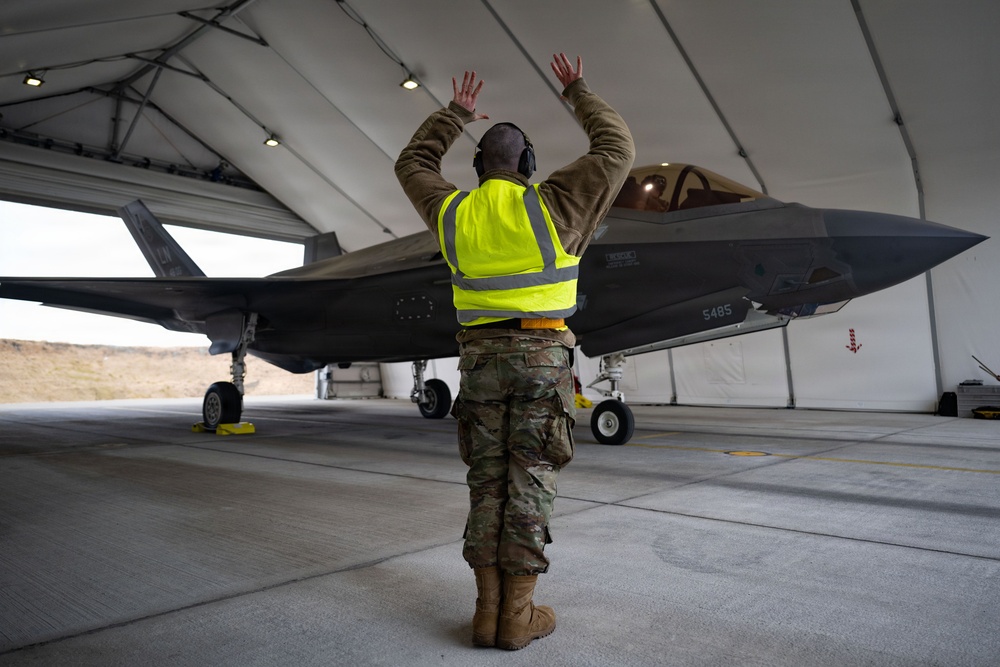 48 FW keeps operations hot at Cold Response