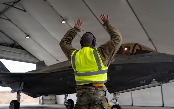48 FW keeps operations hot at Cold Response