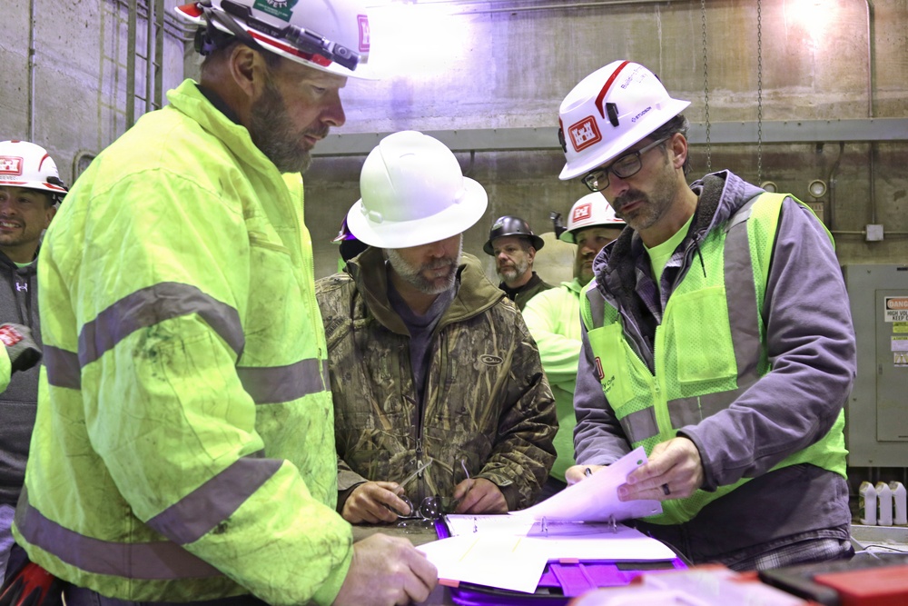 Divers help remove damaged trash rack at Arcadia Lake
