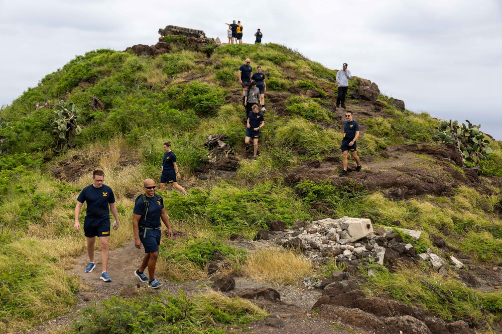 Sailors Hike With University of Hawai'i Mānoa Department of Atmospheric Sciences During Hawai'i Navy Week 2026