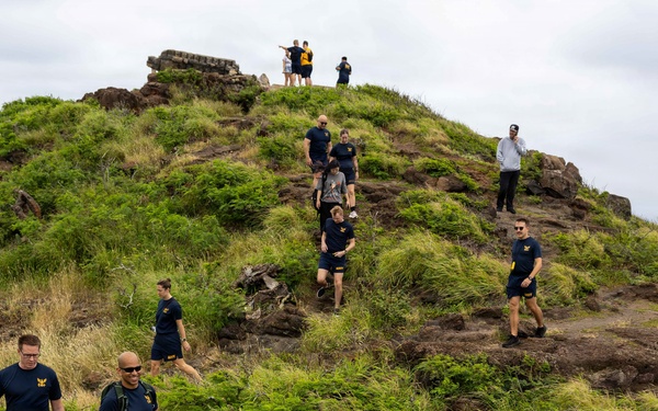 Sailors Hike With University of Hawai'i Mānoa Department of Atmospheric Sciences During Hawai'i Navy Week 2026
