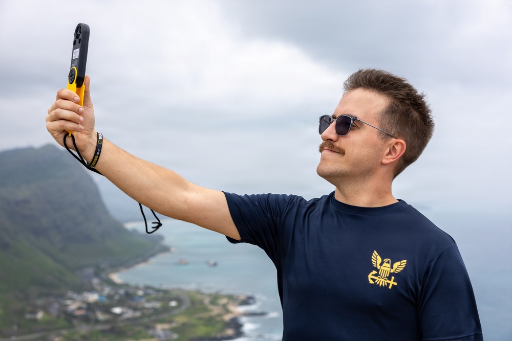 Sailors Hike With University of Hawai'i Mānoa Department of Atmospheric Sciences During Hawai'i Navy Week 2026