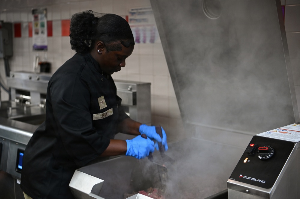 Food Network Master Chef Mark Cummings trains JBPHH Hale Aina DFAC