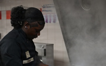 Food Network Master Chef Mark Cummings trains JBPHH Hale Aina DFAC