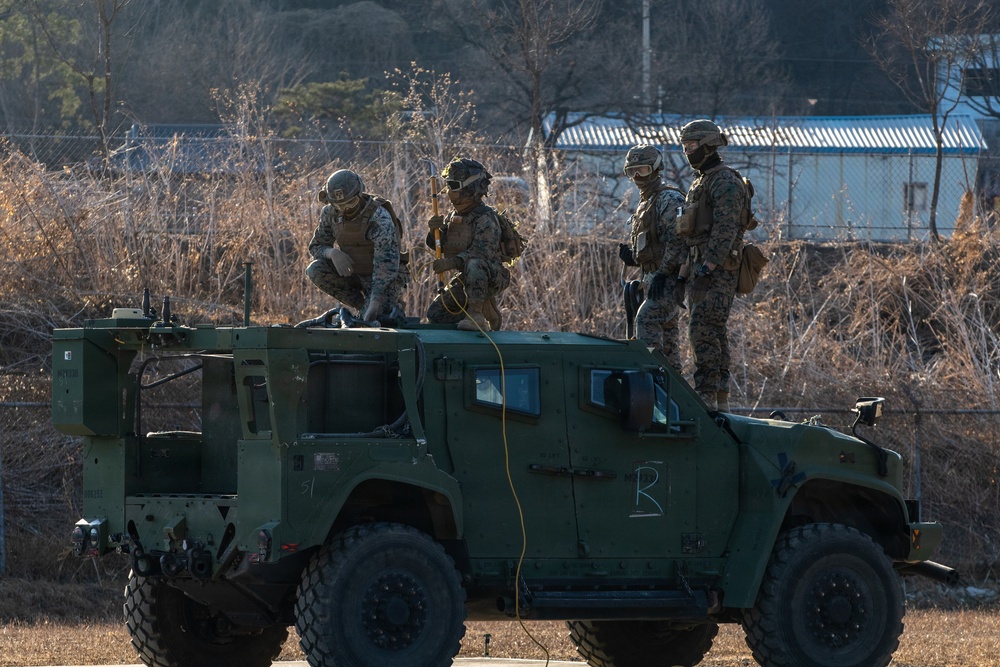 3-2 GSAB Conducts Joint Sling Load Training