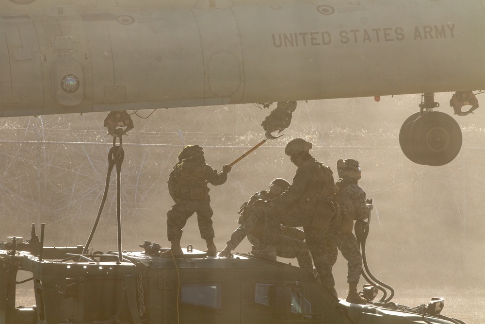 3-2 GSAB Conducts Joint Sling Load Training