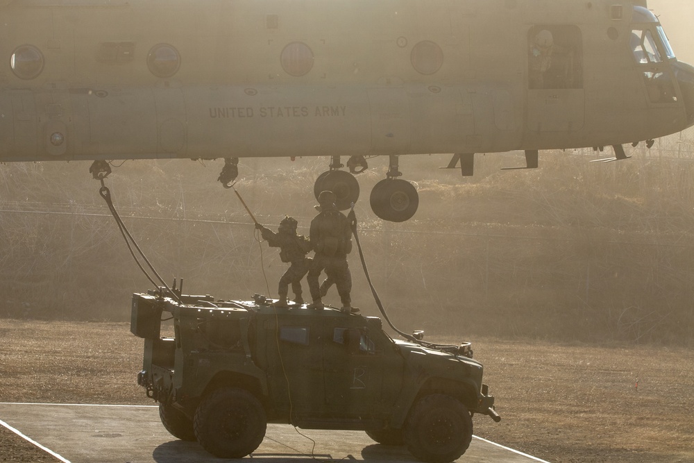 3-2 GSAB Conducts Joint Sling Load Training