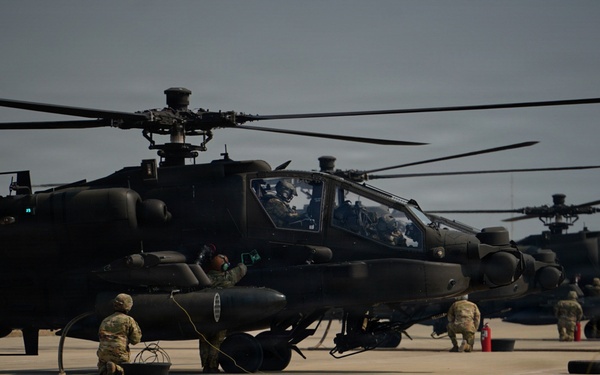 4-2 AB Apaches Conduct Refuel and Strike Operations During Talon Reach