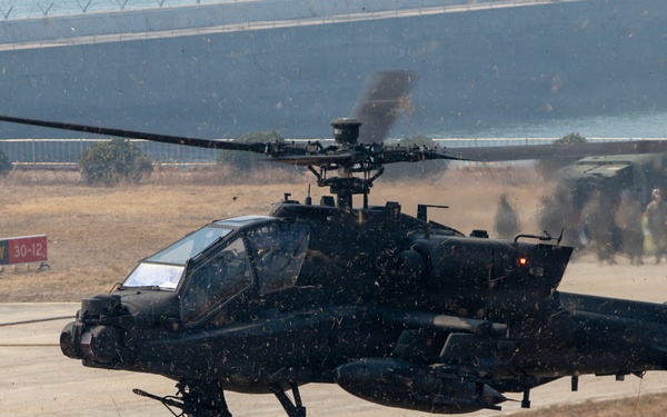 4-2 AB Apaches Conduct Refuel and Strike Operations During Talon Reach