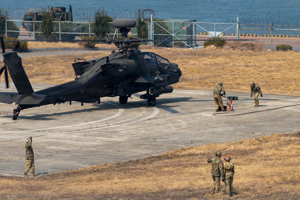 4-2 AB Apaches Conduct Refuel and Strike Operations During Talon Reach