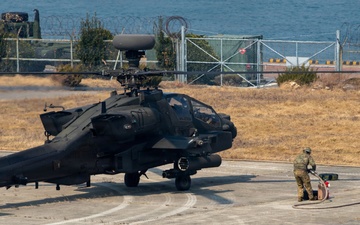 4-2 AB Apaches Conduct Refuel and Strike Operations During Talon Reach