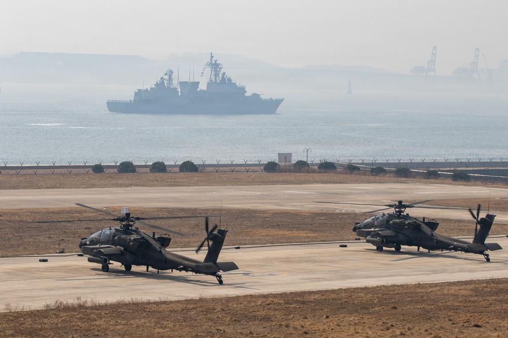 4-2 AB Apaches Conduct Refuel and Strike Operations During Talon Reach