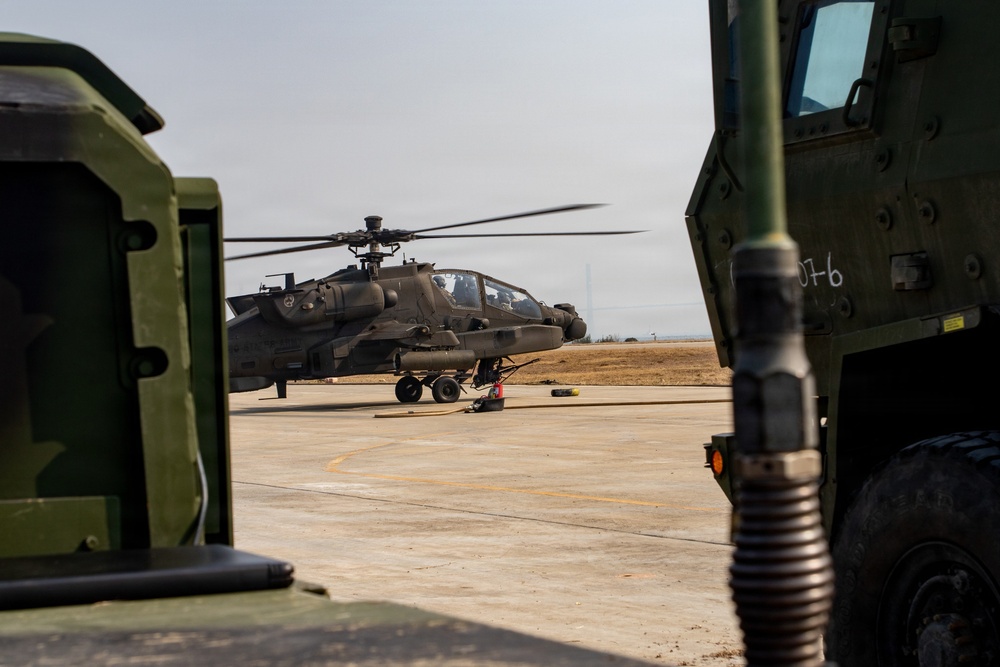4-2 AB Apaches Conduct Refuel and Strike Operations During Talon Reach