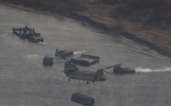 3-2 GSAB Conducts Sling Load Operations in Support of Engineers During Freedom Shield