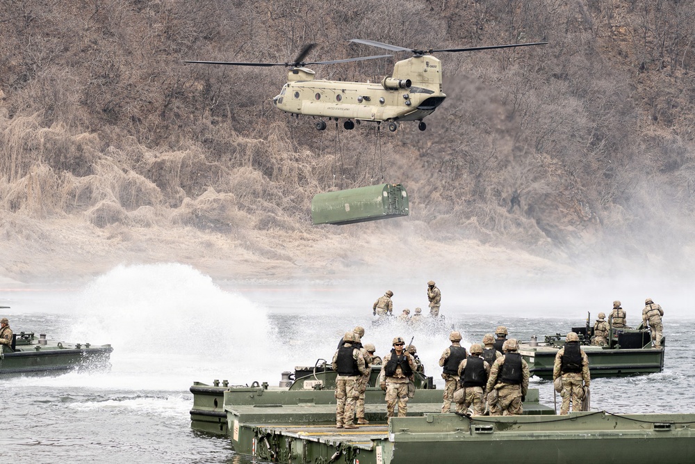 3-2 GSAB Conducts Sling Load Operations in Support of Engineers During Freedom Shield