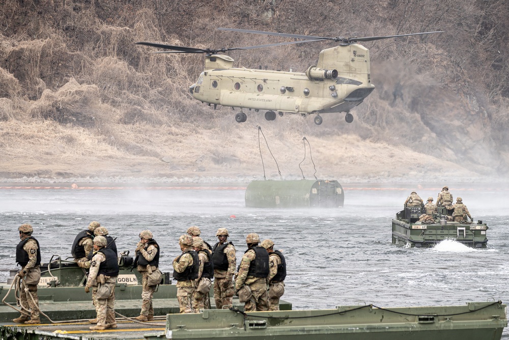 3-2 GSAB Conducts Sling Load Operations in Support of Engineers During Freedom Shield