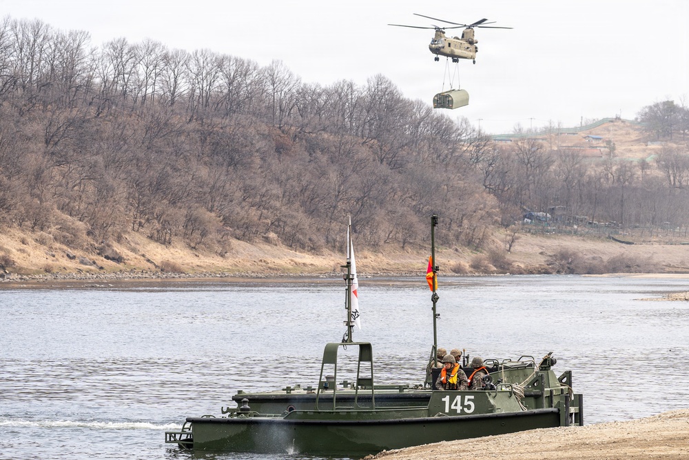 3-2 GSAB Conducts Sling Load Operations in Support of Engineers During Freedom Shield