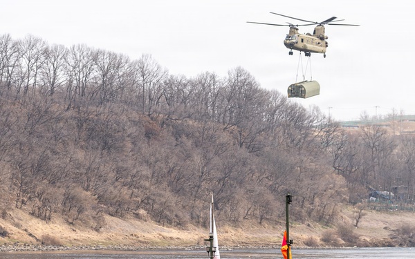 3-2 GSAB Conducts Sling Load Operations in Support of Engineers During Freedom Shield