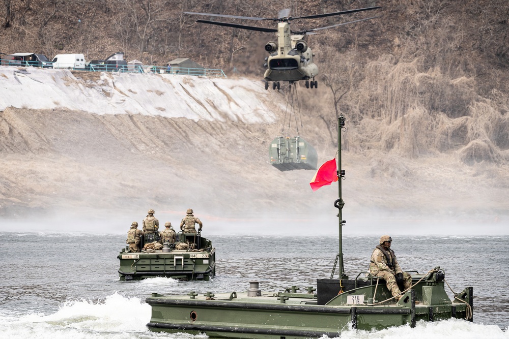 3-2 GSAB Conducts Sling Load Operations in Support of Engineers During Freedom Shield