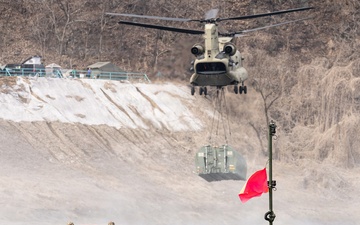 3-2 GSAB Conducts Sling Load Operations in Support of Engineers During Freedom Shield