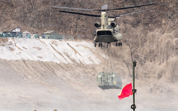 3-2 GSAB Conducts Sling Load Operations in Support of Engineers During Freedom Shield
