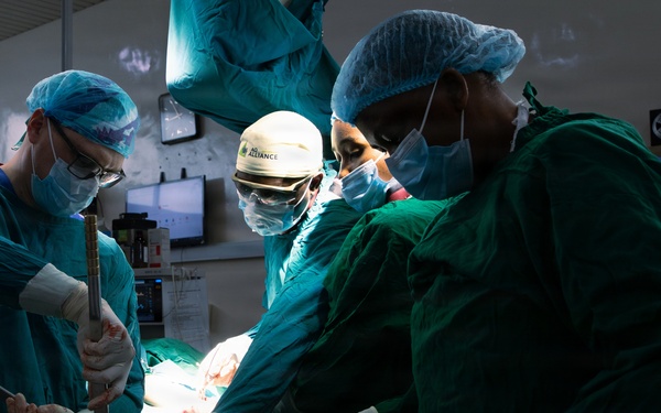 US, Tanzania medical professionals conduct orthopedic surgery during Justified Accord 26