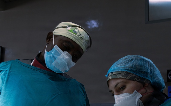 US, Tanzania medical professionals conduct orthopedic surgery during Justified Accord 26