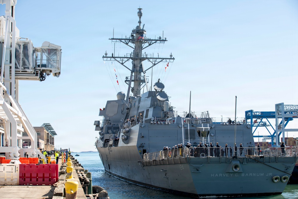 DDG 124 Arrives In Boston For Scheduled Port Call