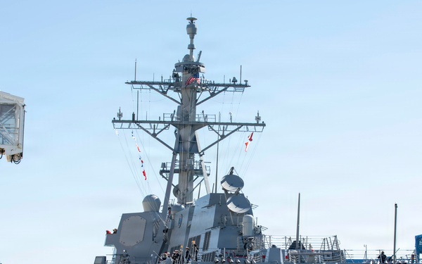 DDG 124 Arrives In Boston For Scheduled Port Call