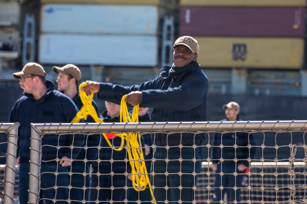 DDG 124 Arrives In Boston For Scheduled Port Call