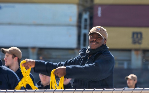 DDG 124 Arrives In Boston For Scheduled Port Call