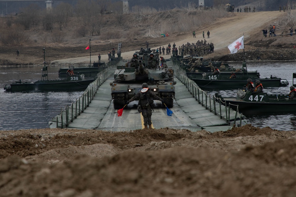 ROK Army K2 Black Panther Crosses Wet Gap