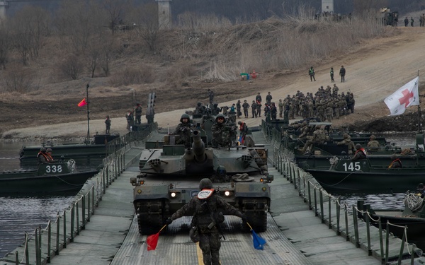 ROK Army K2 Black Panther Crosses Wet Gap