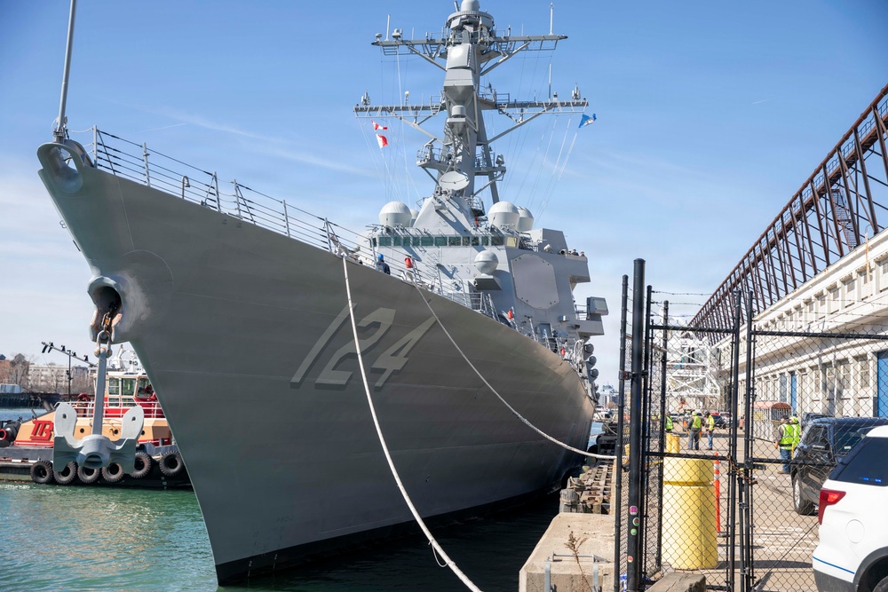 Pre-Commissioning Unit (PCU) Harvey C. Barnum Jr. (DDG 124) Arrives in Boston