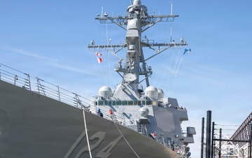 Pre-Commissioning Unit (PCU) Harvey C. Barnum Jr. (DDG 124) Arrives in Boston