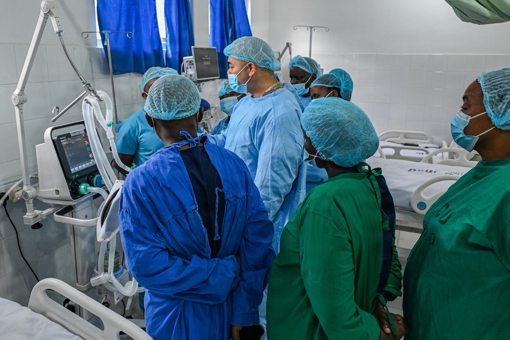 US, Tanzanian medical professionals conduct an ICU and ventilator knowledge exchange during Justified Accord 26