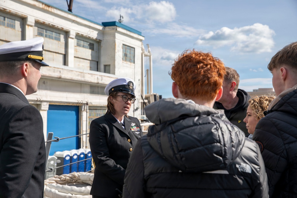 Pre-Commissioning Unit (PCU) Harvey C. Barnum Jr. (DDG 124) Conducts Public Ship Tours