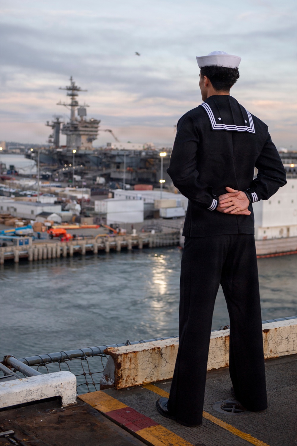 Nimitz departs San Diego
