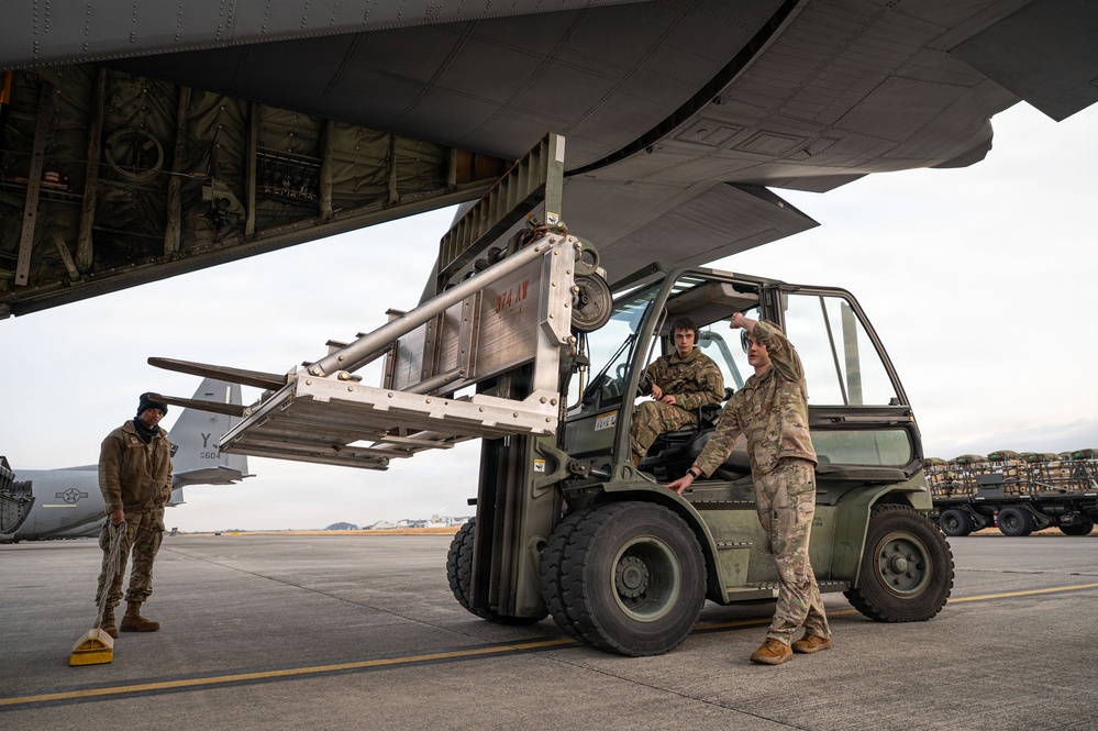 U.S., Japan strengthen joint airborne operations during Airborne 26