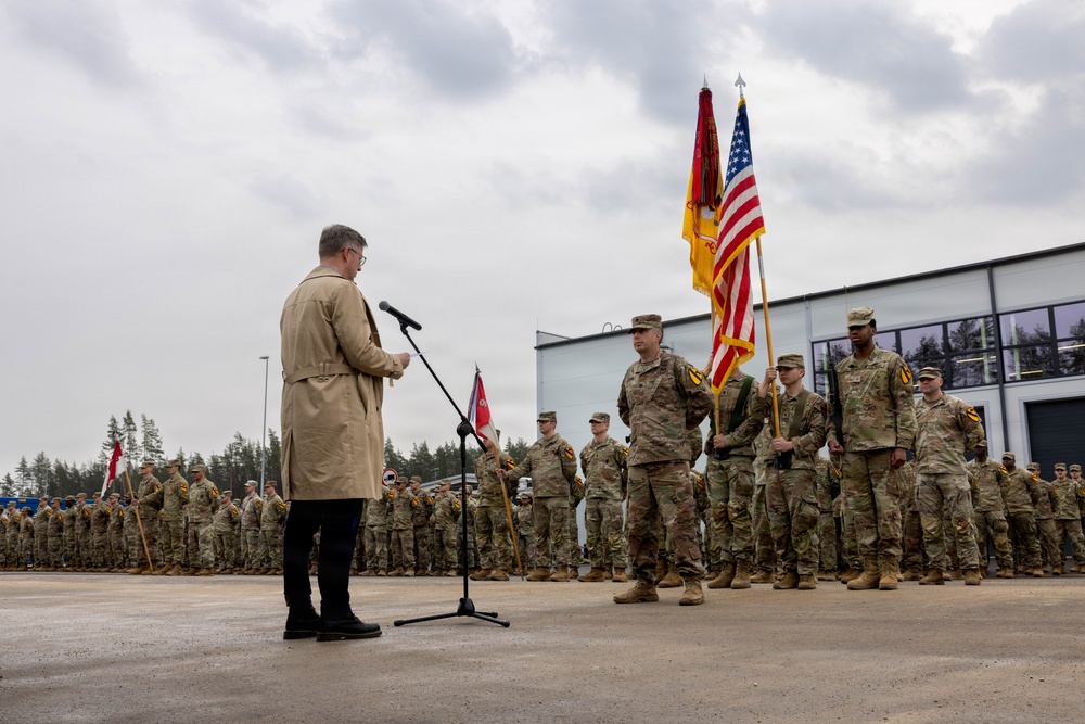 Kaimo Kuusk gives a speech to U.S. Soldiers in Estonia