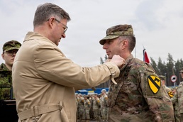 Kaimo Kuusk pins a medal on the 6-9 CAV commander