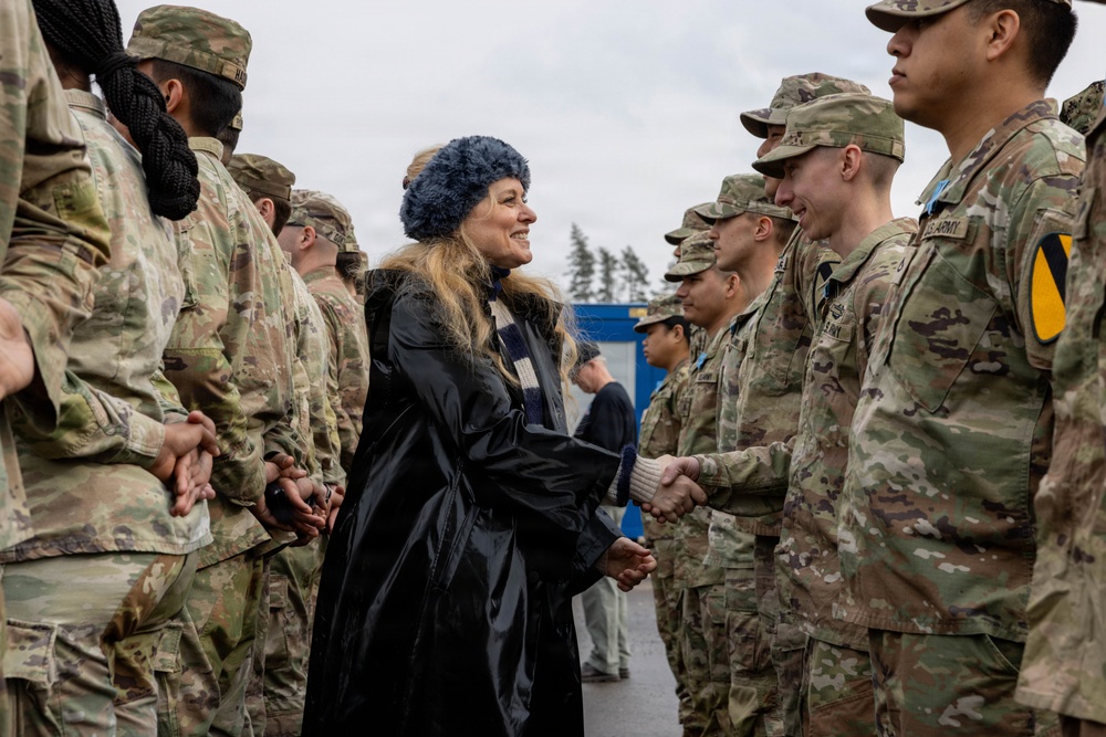 Elena Klionsky speaks with U.S. Soldiers in Estonia