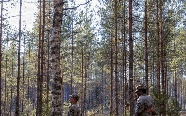 6-9 CAV Soldiers work together during a TCCC lane
