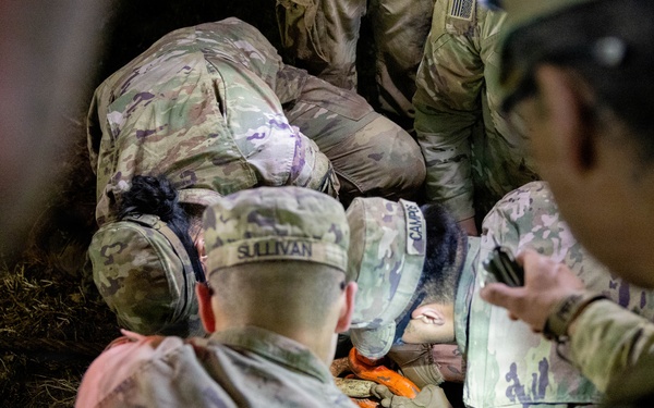 6-9 CAV Soldiers work together during a vehicle recovery lane