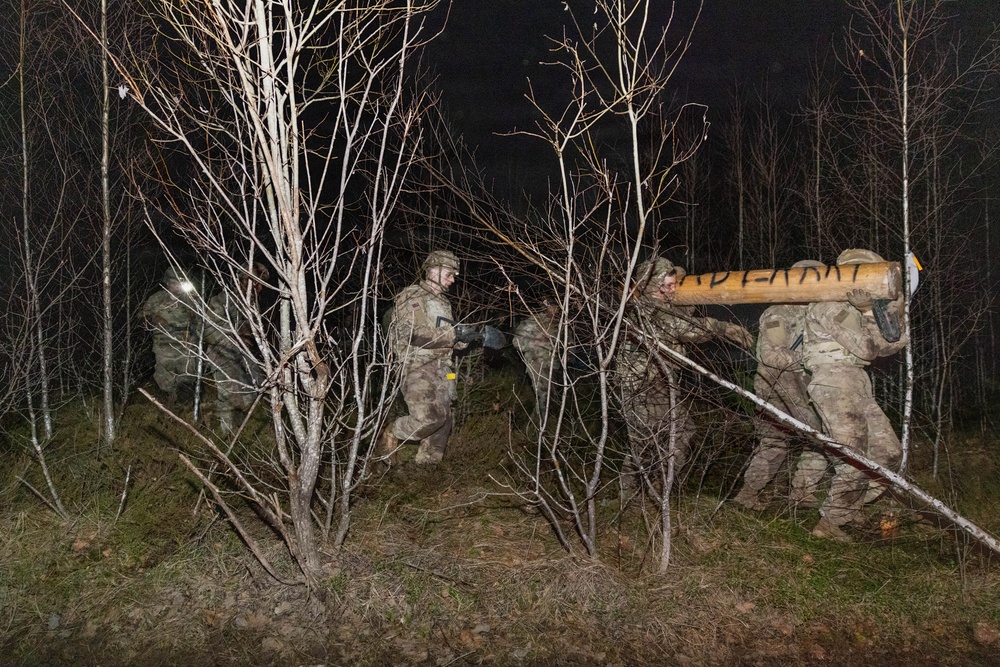 6-9 CAV Soldiers run through an IDF lane
