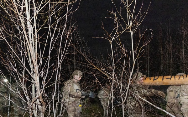 6-9 CAV Soldiers run through an IDF lane