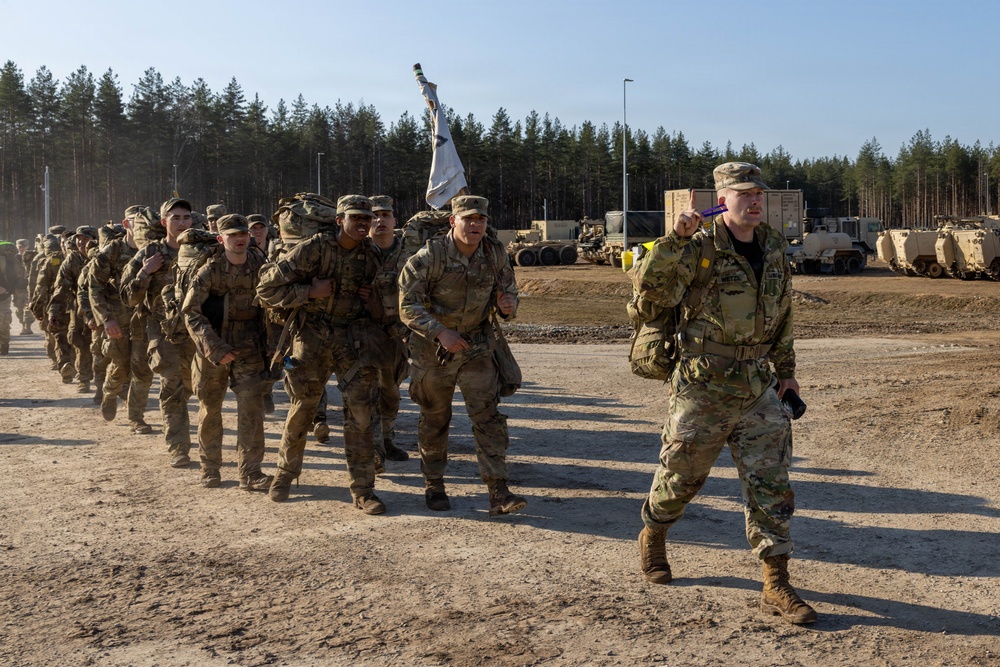 6-9 CAV Soldiers complete the final ruck during spur ride