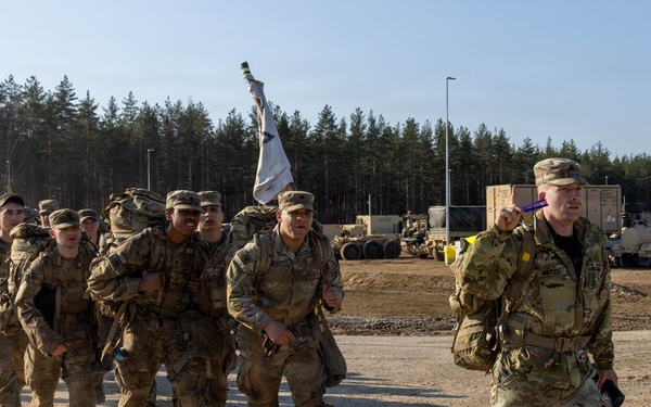 6-9 CAV Soldiers complete the final ruck during spur ride